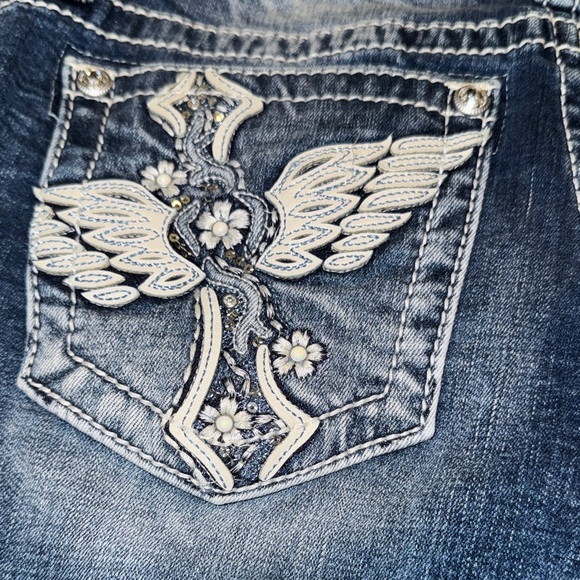 Miss Me Mid-Rise Boot Cut Pop Wing Cross Jeans Sz 28x34 - Picture 5 of 11